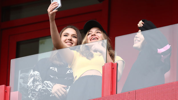 Фигуристка Камила Валиева на трибуне