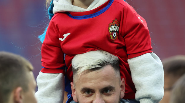 Футболист Георгий Щенников с дочерью