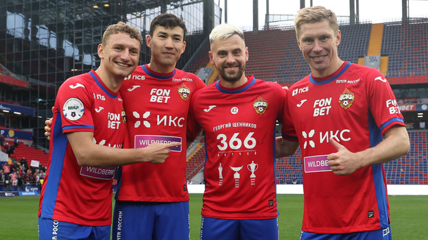 Футболисты Федор Чалов, Бактиер Зайнутдинов, Георгий Щенников и Кирилл Набабкин