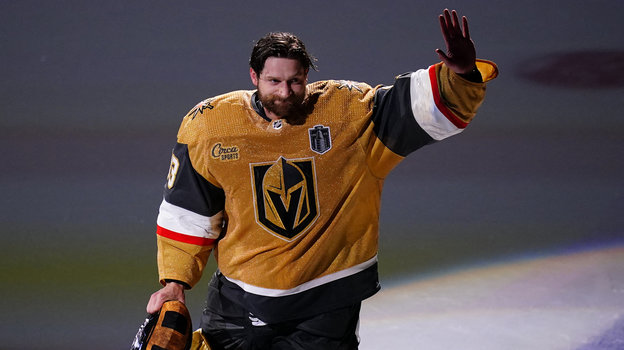 Адин Хилл. Хоккеист Адин Хилл