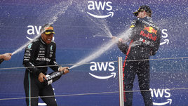 Ферстаппен одержал уверенную победу в Барселоне. «Мерседес» вернулся в топ-3