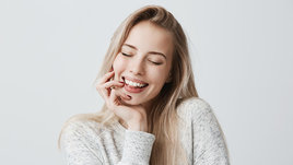 Улыбающаяся девушка.