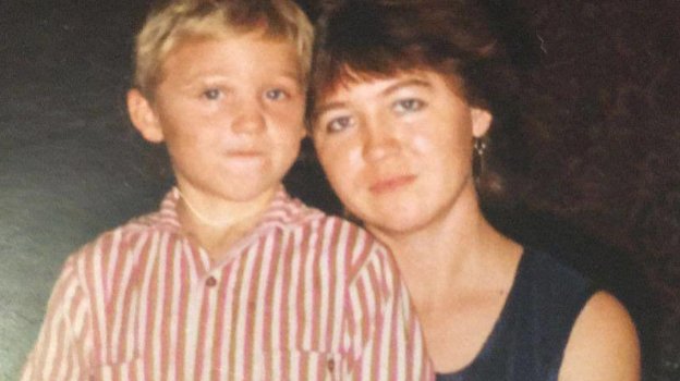 Николай Рогожкин с мамой. Баскетболист Николай Рогожкин с мамой