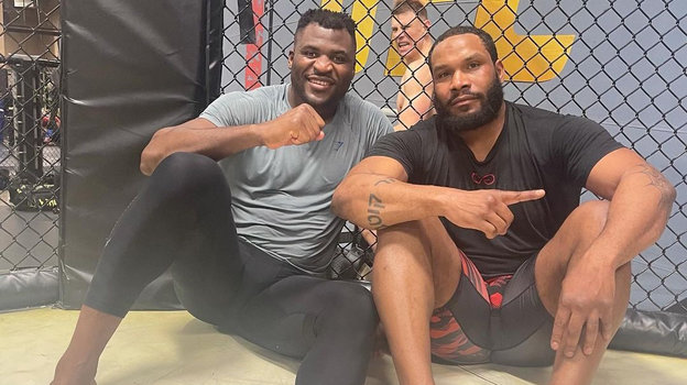 Франсис Нганну и Тони Джонсон.