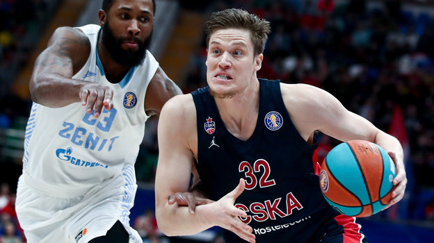 Эрик Бакнер и Юнас Йеребко. Баскетболист Юнас Йеребко