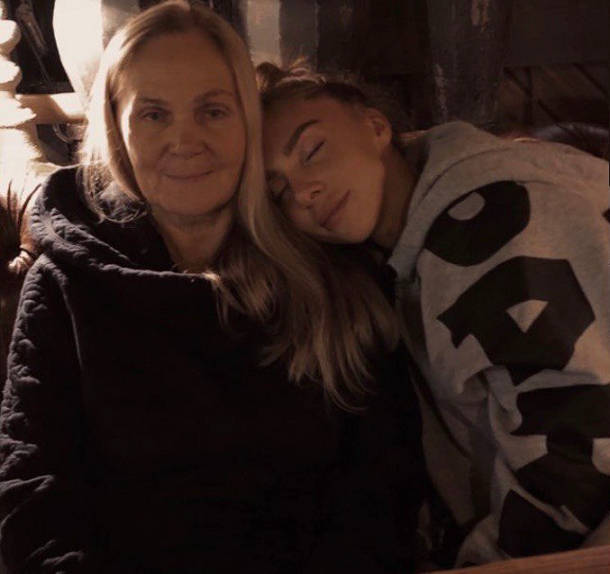 Елена Никитина с мамой.