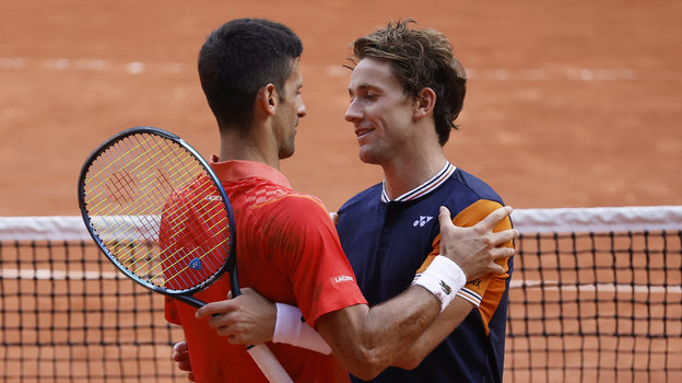 Новак Джокович и Каспер Рууд. Теннисисты Новак Джокович и Каспер Рууд.