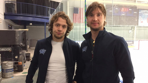 Артемий Панарин и Сергей Бобровский. Артемий Панарин и Сергей Бобровский