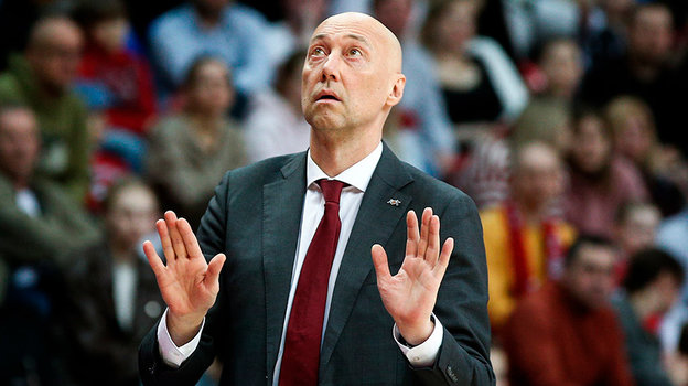 Василий Карасев. Тренер Василий Карасев.