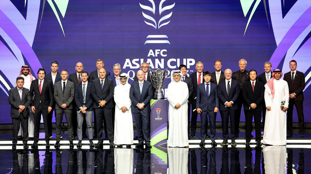 Джанни Инфантино и руководители футбольных ассоциаций Азии на церемонии жеребьевки Кубка Азии. Джанни Инфантино и руководители футбольных ассоциаций Азии на церемонии жеребьевки Кубка Азии