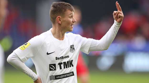 Футболист Олег Шатов