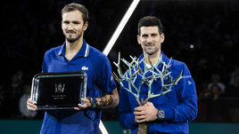 Теннисисты Даниил Медведев и Новак Джокович.