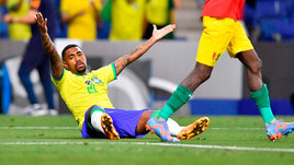 Малком зажигает в сборной Бразилии. Забил роскошный гол ударом через себя на тренировке и заработал пенальти в дебютном матче