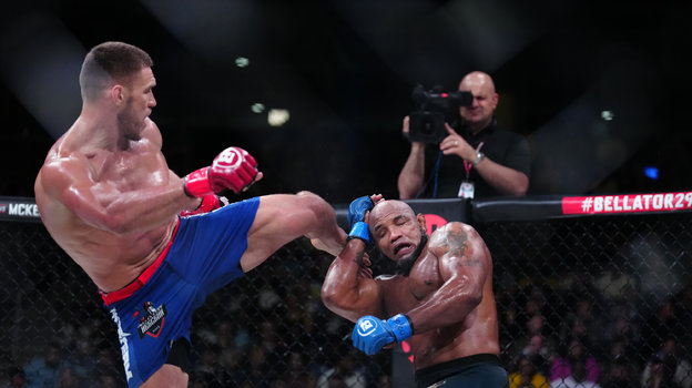 Поединок Вадима Немкова и Йоэля Ромеро. Бойцы ММА Вадим Немков и Йоэль Ромеро.