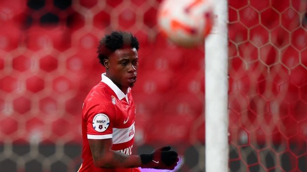 Футболист Квинси Промес.