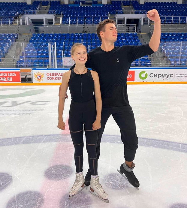 Таисия Собинина и Денис Ходыкин. Фигуристы Таисия Собинина и Денис Ходыкин.