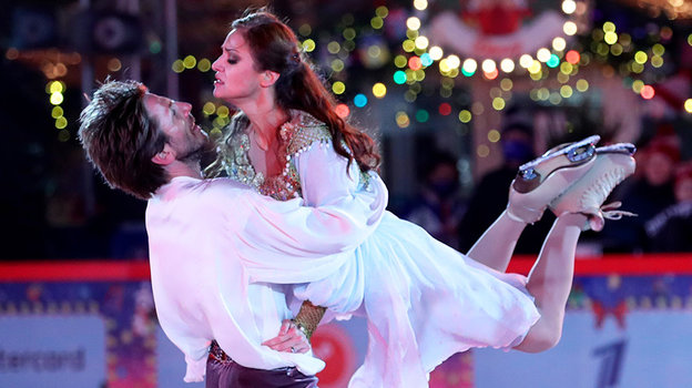 Маргарита Дробязко выступает на Красной площади в паре с Повиласом Ванагасом.