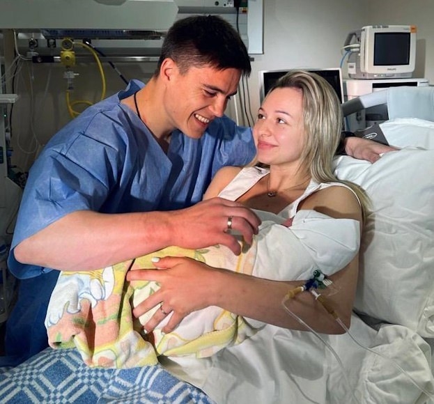 Никита и Дарья Нагорные с ребенком.