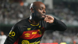 Футболист Вагнер Лав.