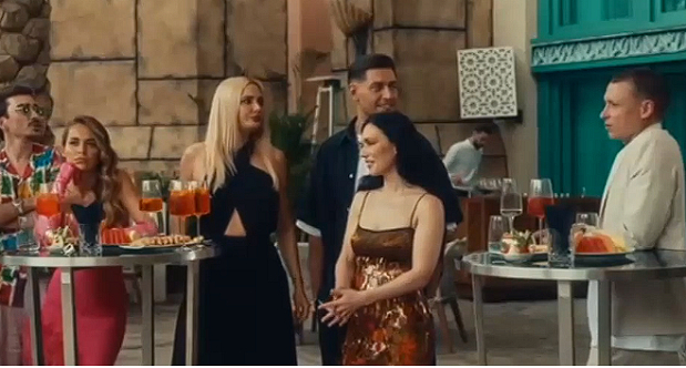 Мамаев знакомится с командой звезд.