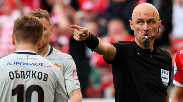 Арбитр Сергей Карасев.