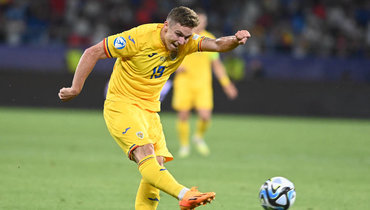 Луис Мунтяну (Румыния) в матче против Испании.