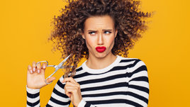 Девушка хочет отстричь волосы