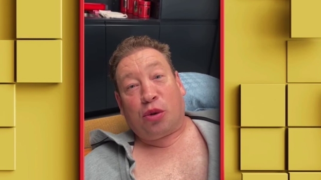 Кадр видео «Большое шоу» Азамата Мусагалиева.