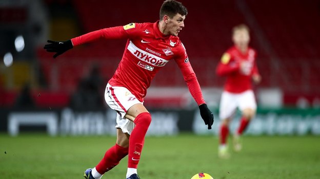 Футболист Даниил Хлусевич.