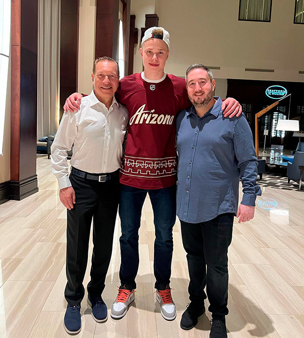 Даниил Бут (в центре).