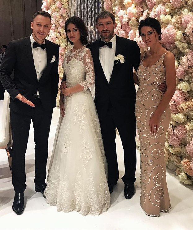 Молодожены и рэпер T-Killah (слева) с женой. Александр Овечкин, Анастасия Шубская и рэпер T-Killah (слева) с женой