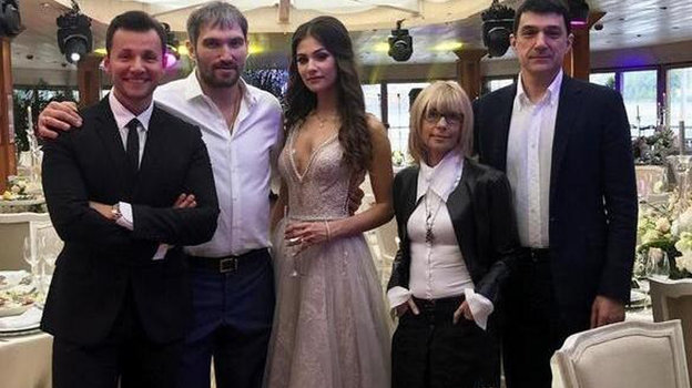 Вячеслав Манучаров, Александр Овечкин, Анастасия Шубская, Вера Глаголева и Кирилл Шубский. Вячеслав Манучаров, Александр Овечкин, Анастасия Шубская, Вера Глаголева и Кирилл Шубский