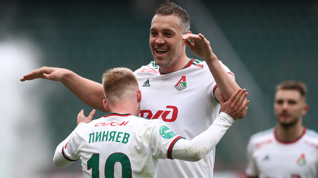 Сергей Пиняев и Артем Дзюба. Футболисты Сергей Пиняев и Артем Дзюба