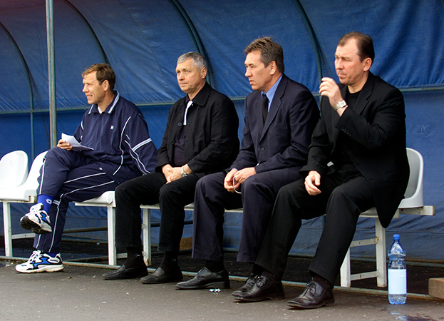 Юрий Шишлов (второй слева).