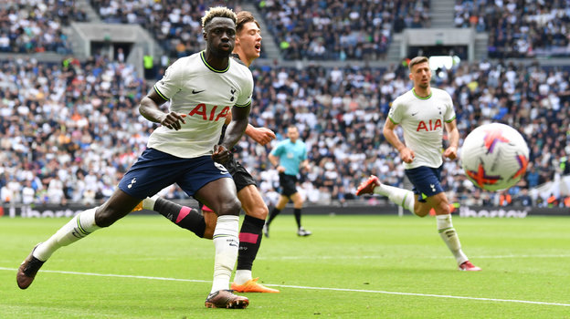 Давинсон Санчес. Футболист Давинсон Санчес.