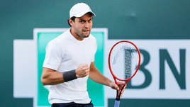 Теннисист Аслан Карацев.