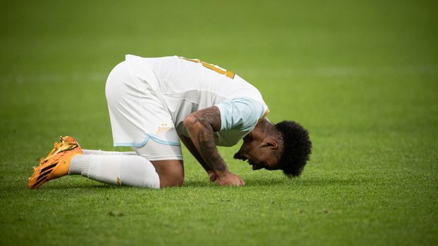 Ду Кейрос в матче «Црвена Звезда» — «Зенит».