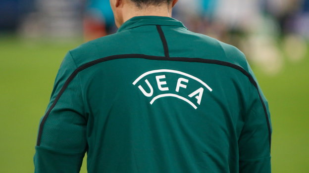 Арбитр УЕФА.