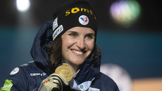 Жюлия Симон. Биатлонистка Жюлия Симон.