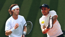 Рублев победил Карацева, Медведев свой матч доиграет в пятницу. Онлайн-трансляция четверга на Уимблдоне