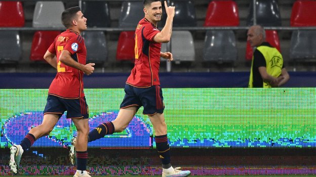 5 июля. Испания — Украина — 5:1. Виктор Гомес празднует гол.