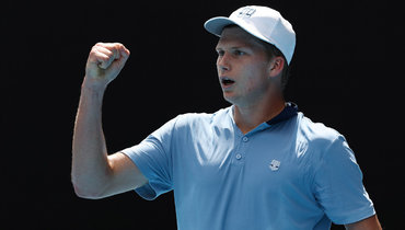 Дженсон Бруксби.