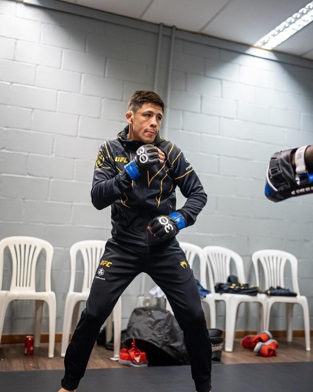 Брендон Морено.