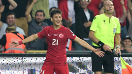 Футболист Арда Гюлер.