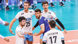 Пабло Кукарцев (№25) с партнерами по сборной Аргентины