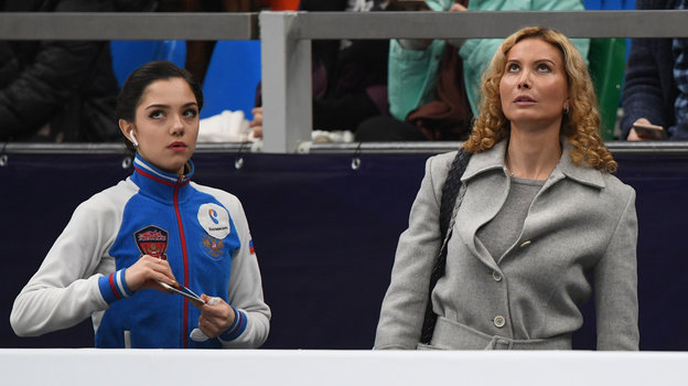 Евгения Медведева и Этери Тутберидзе. Фигуристка Евгения Медведева и тренер Этери Тутберидзе.