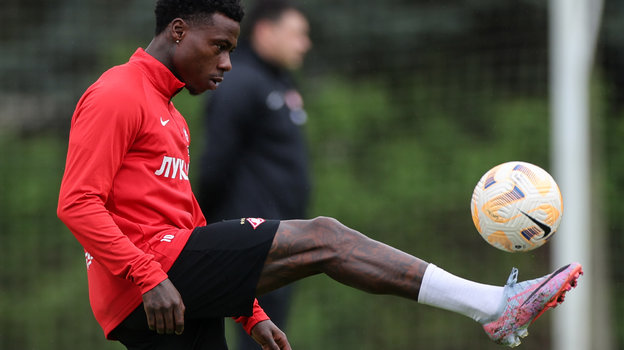 Футболист Квинси Промес