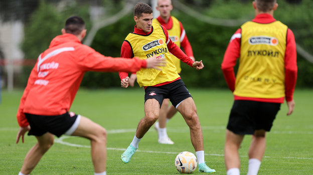 Футболист Роман Зобнин