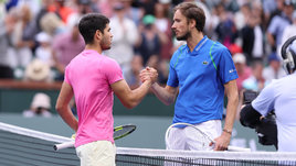 Медведев против Алькараса. Кто фаворит в полуфинале Уимблдона?