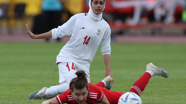 Футболистки Хасти Форужаден и Медея Жаркова